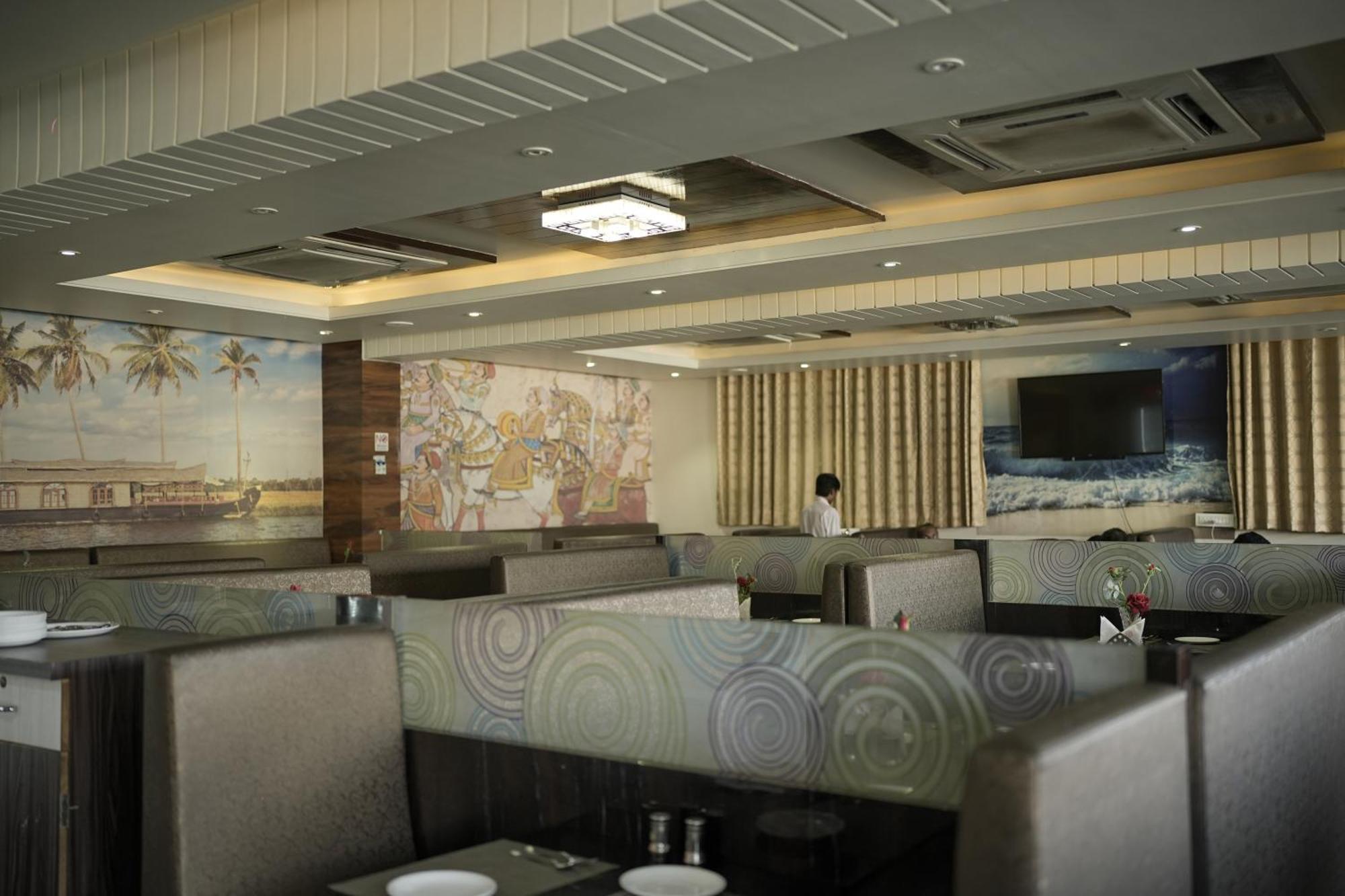 Atharva Hotel Kalaburagi Buitenkant foto