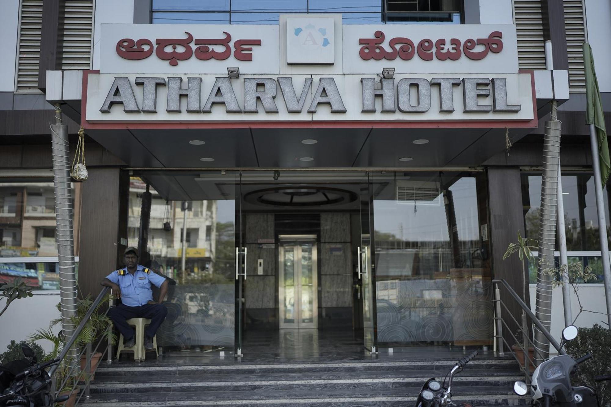 Atharva Hotel Kalaburagi Buitenkant foto