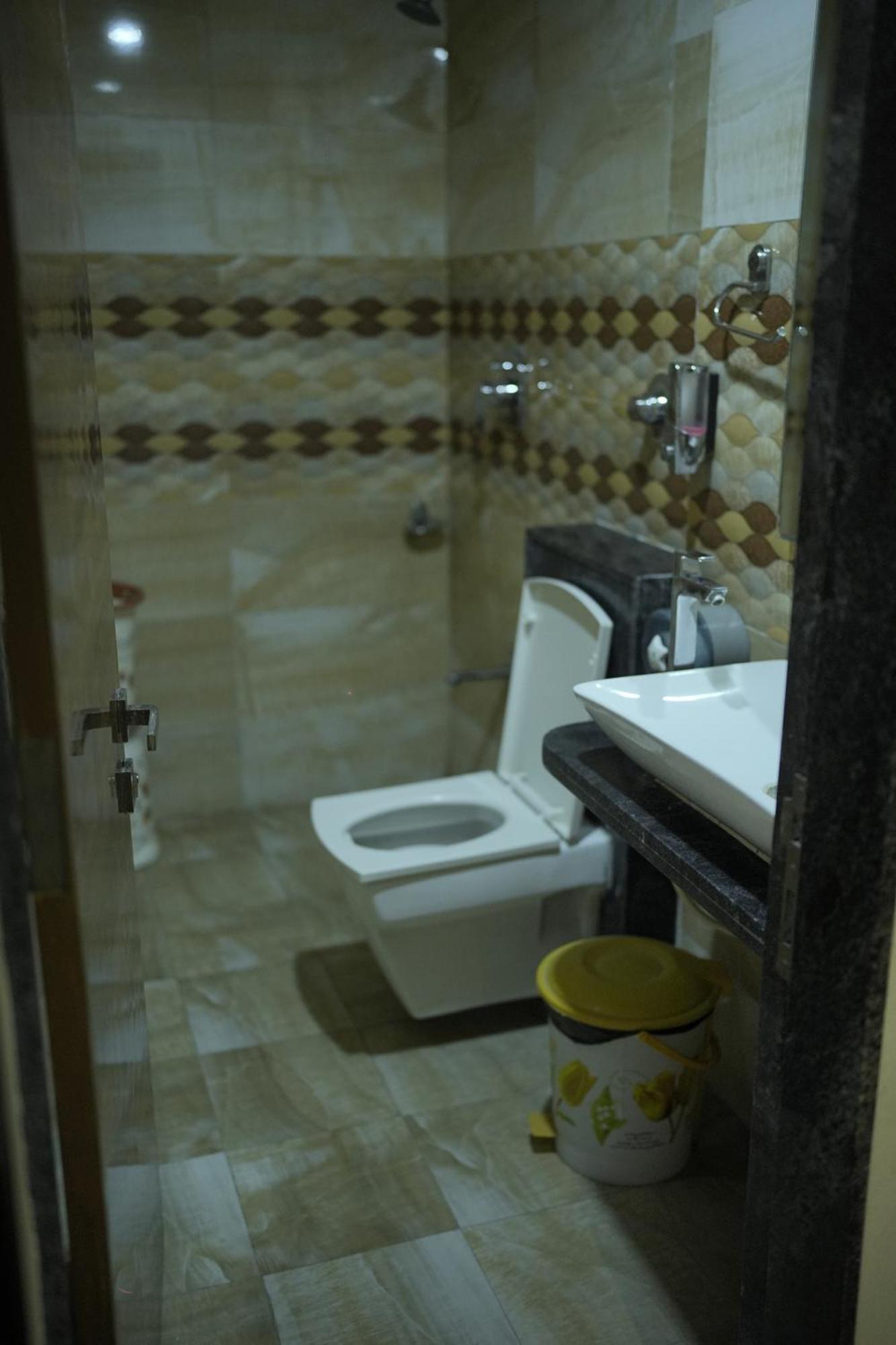Atharva Hotel Kalaburagi Buitenkant foto